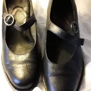 7.5 Women's Born low heel dress shoe